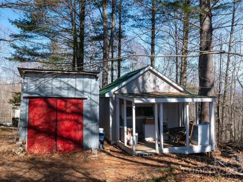 120 Powderhorn Drive, Burnsville, NC 28714.  MLS# CAR4258833, YatesRealty ID 13111. 