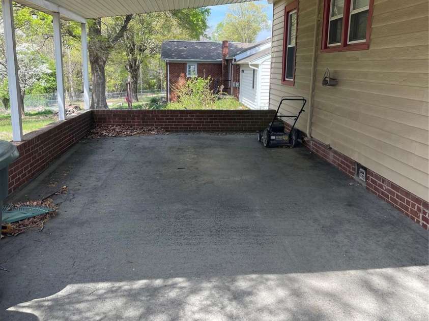 950 Cliff Road, Asheboro, NC 27203.  MLS# CAR4361096, YatesRealty ID 13111. 