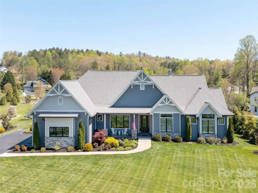 90 Drummond Circle, Hendersonville, NC 28791.  MLS# CAR4369417, YatesRealty ID 13113. 