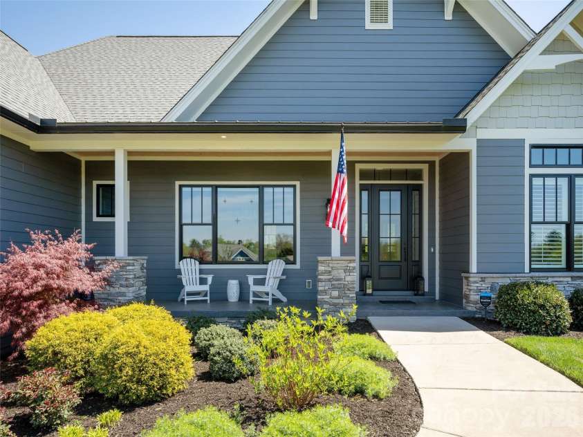 90 Drummond Circle, Hendersonville, NC 28791.  MLS# CAR4369417, YatesRealty ID 13113. 