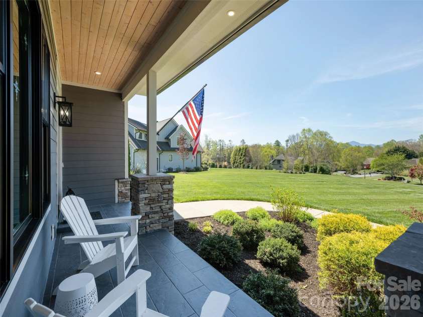 90 Drummond Circle, Hendersonville, NC 28791.  MLS# CAR4369417, YatesRealty ID 13113. 