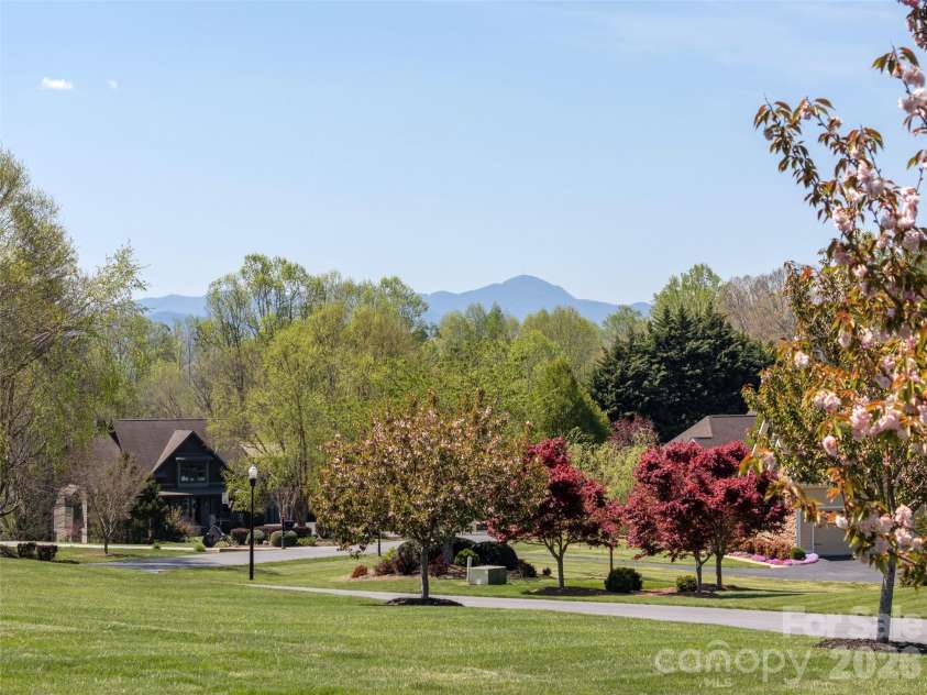 90 Drummond Circle, Hendersonville, NC 28791.  MLS# CAR4369417, YatesRealty ID 13113. 