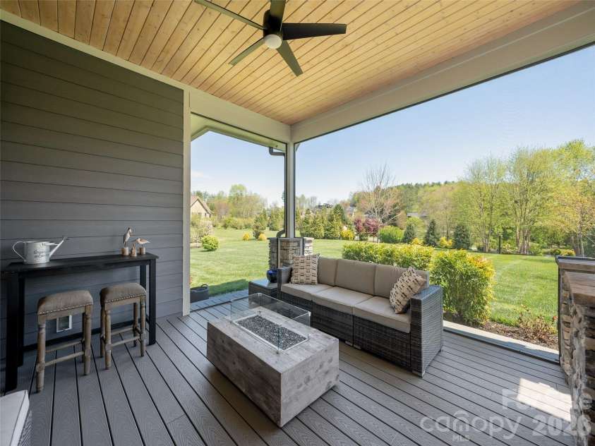 90 Drummond Circle, Hendersonville, NC 28791.  MLS# CAR4369417, YatesRealty ID 13113. 