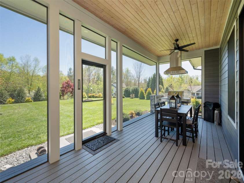 90 Drummond Circle, Hendersonville, NC 28791.  MLS# CAR4369417, YatesRealty ID 13113. 