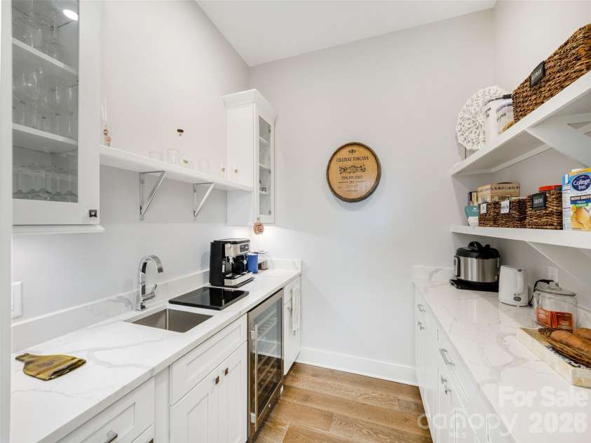 90 Drummond Circle, Hendersonville, NC 28791.  MLS# CAR4369417, YatesRealty ID 13113. 