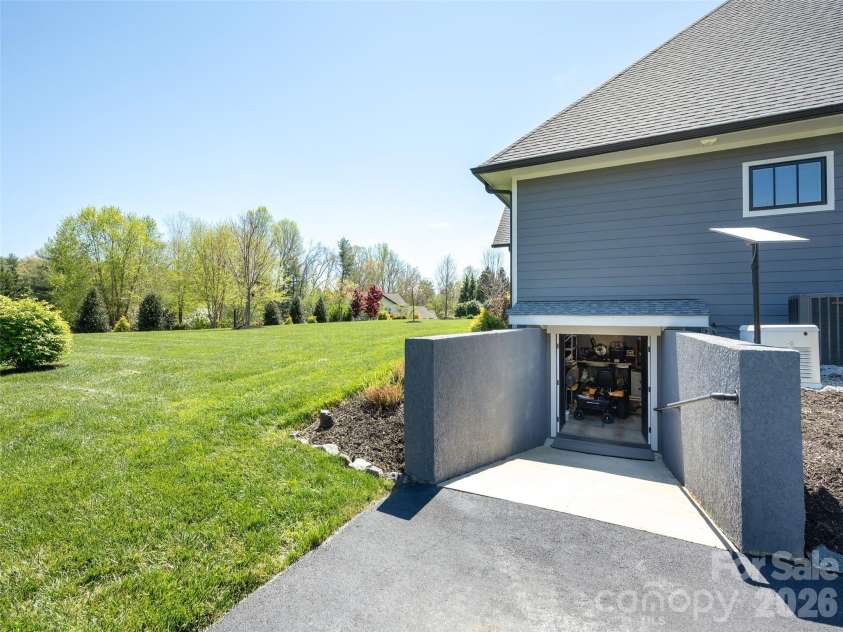 90 Drummond Circle, Hendersonville, NC 28791.  MLS# CAR4369417, YatesRealty ID 13113. 
