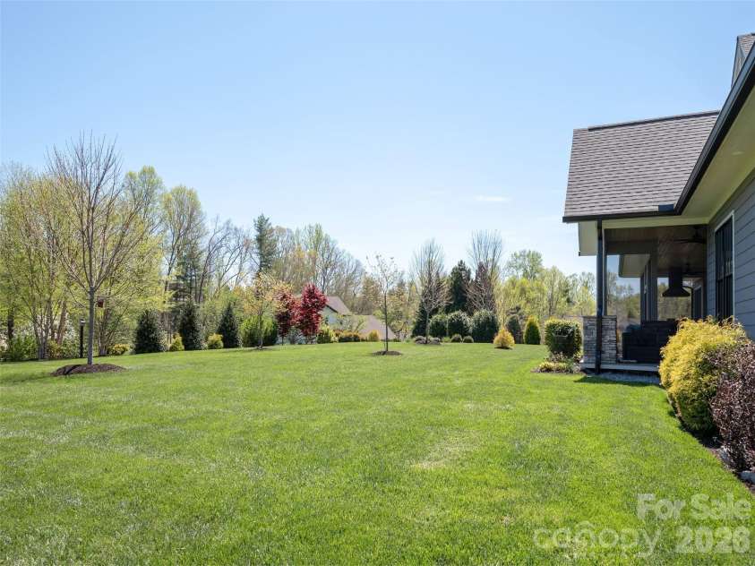 90 Drummond Circle, Hendersonville, NC 28791.  MLS# CAR4369417, YatesRealty ID 13113. 