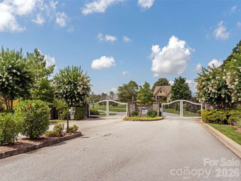 90 Drummond Circle, Hendersonville, NC 28791.  MLS# CAR4369417, YatesRealty ID 13113. 
