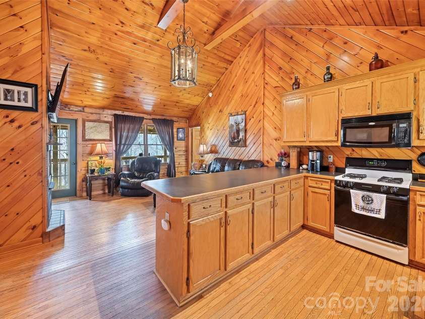 173 Blizzard Ridge, Maggie Valley, NC 28751.  MLS# CAR4382759, YatesRealty ID 13114. 