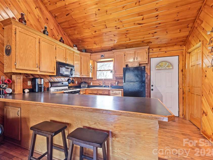 173 Blizzard Ridge, Maggie Valley, NC 28751.  MLS# CAR4382759, YatesRealty ID 13114. 