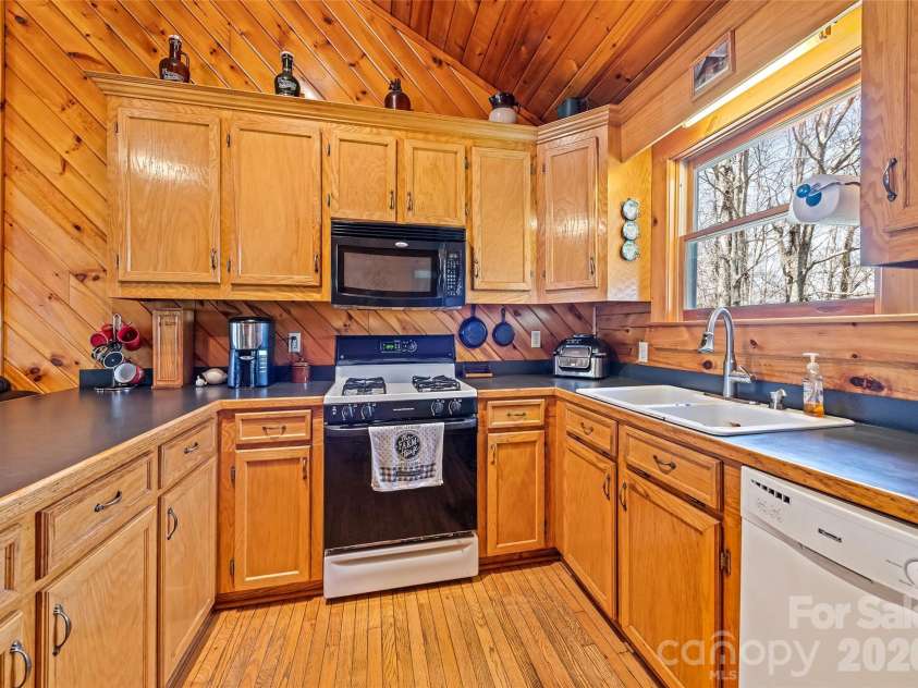 173 Blizzard Ridge, Maggie Valley, NC 28751.  MLS# CAR4382759, YatesRealty ID 13114. 