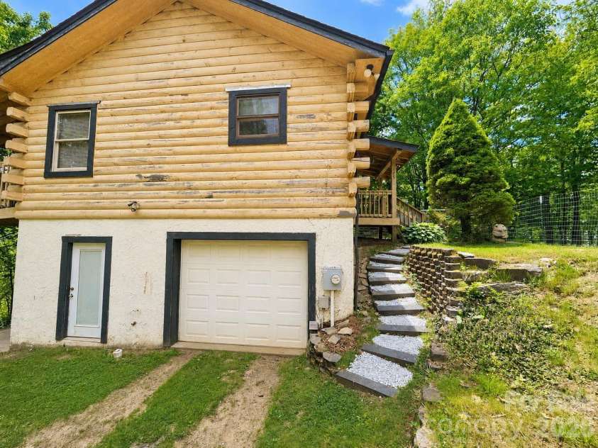 173 Blizzard Ridge, Maggie Valley, NC 28751.  MLS# CAR4382759, YatesRealty ID 13114. 