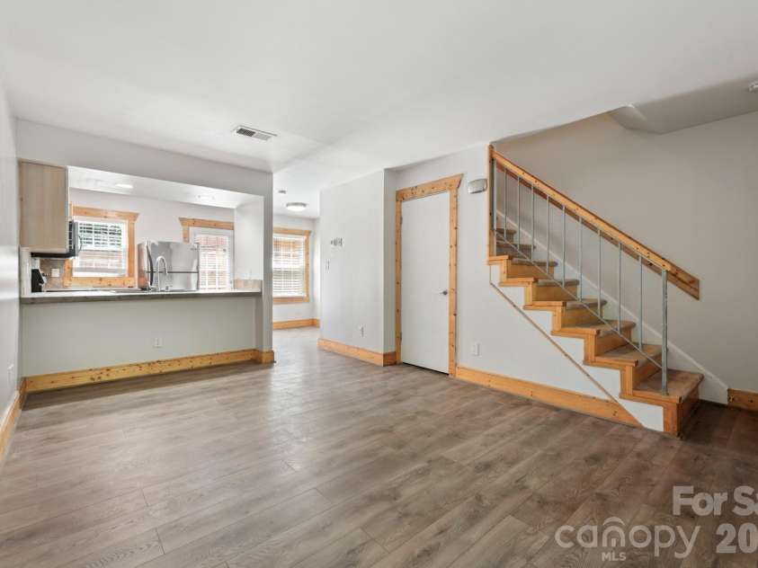 636 Chipley Avenue, Charlotte, NC 28205.  MLS# CAR4360288, YatesRealty ID 13117. 
