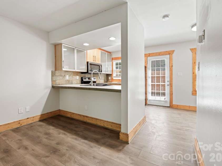 636 Chipley Avenue, Charlotte, NC 28205.  MLS# CAR4360288, YatesRealty ID 13117. 