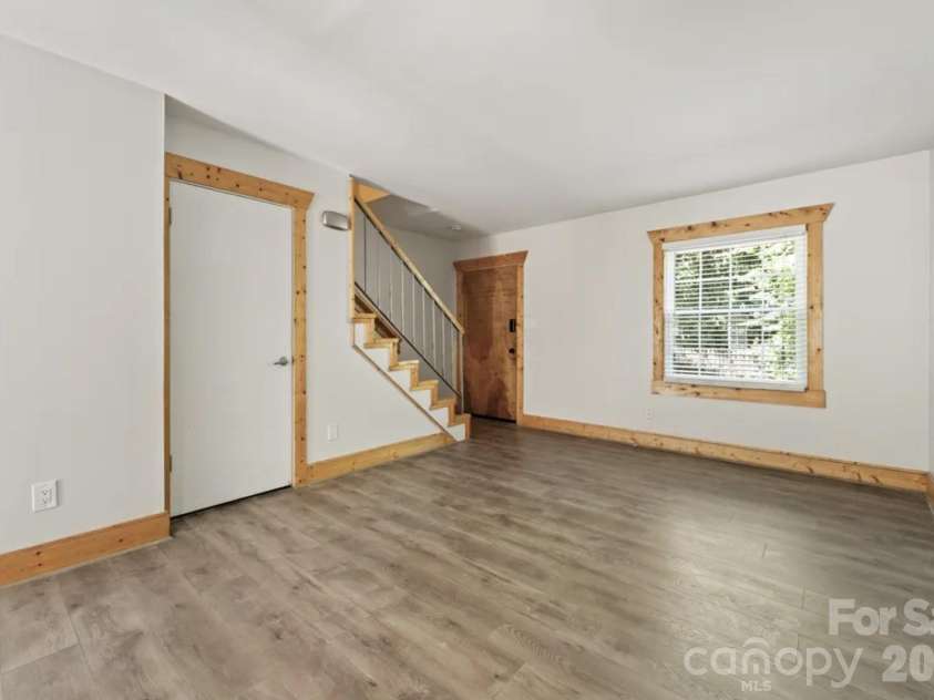 636 Chipley Avenue, Charlotte, NC 28205.  MLS# CAR4360288, YatesRealty ID 13117. 