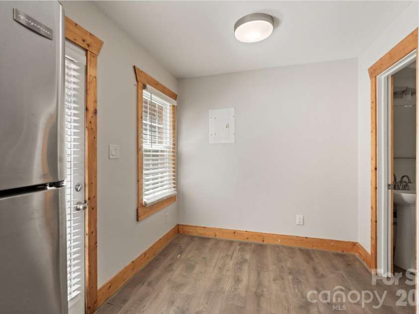 636 Chipley Avenue, Charlotte, NC 28205.  MLS# CAR4360288, YatesRealty ID 13117. 