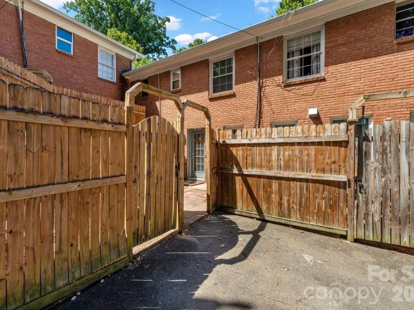 636 Chipley Avenue, Charlotte, NC 28205.  MLS# CAR4360288, YatesRealty ID 13117. 