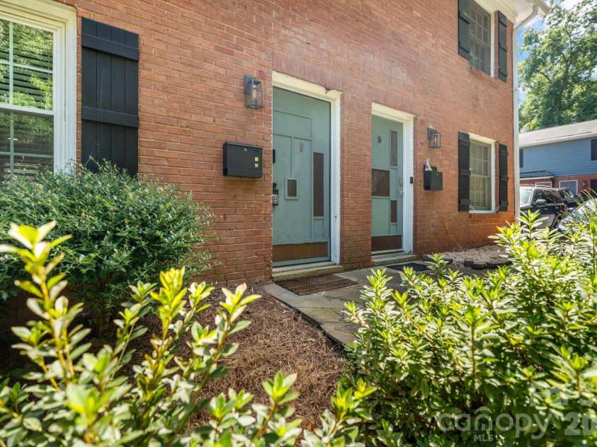 636 Chipley Avenue, Charlotte, NC 28205.  MLS# CAR4360288, YatesRealty ID 13117. 