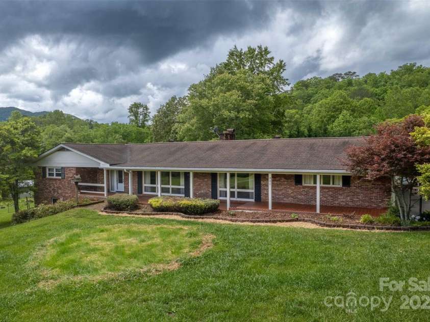 331 Ela Heights Road, Whittier, NC 28789.  MLS# CAR4259769, YatesRealty ID 13118. 
