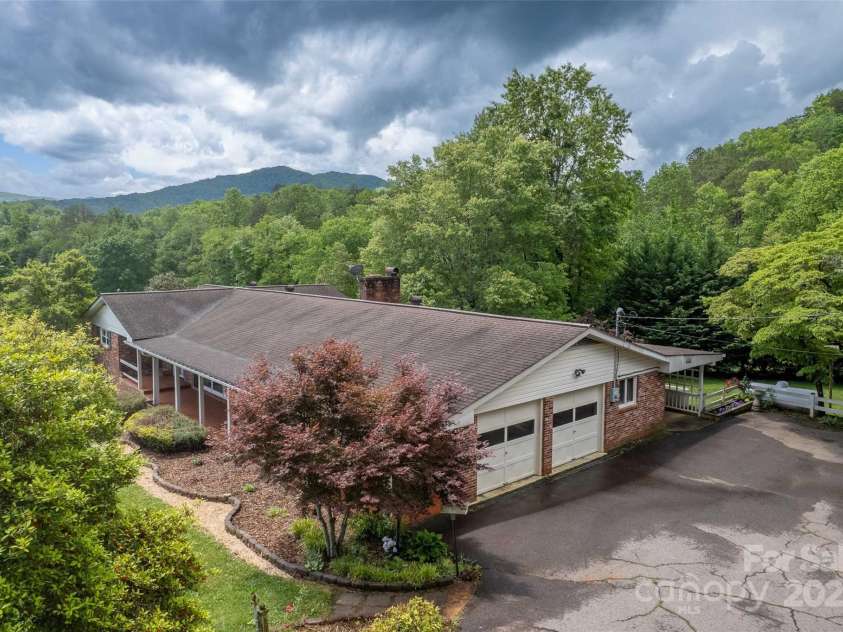 331 Ela Heights Road, Whittier, NC 28789.  MLS# CAR4259769, YatesRealty ID 13118. 