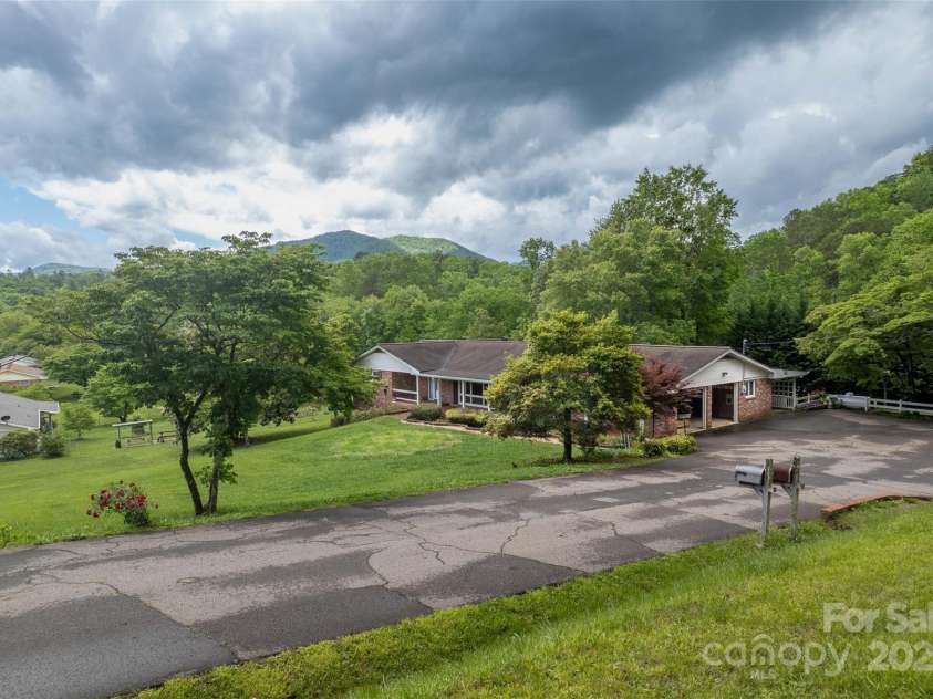 331 Ela Heights Road, Whittier, NC 28789.  MLS# CAR4259769, YatesRealty ID 13118. 