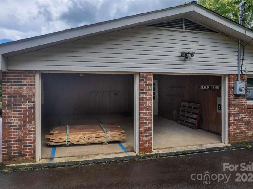 331 Ela Heights Road, Whittier, NC 28789.  MLS# CAR4259769, YatesRealty ID 13118. 