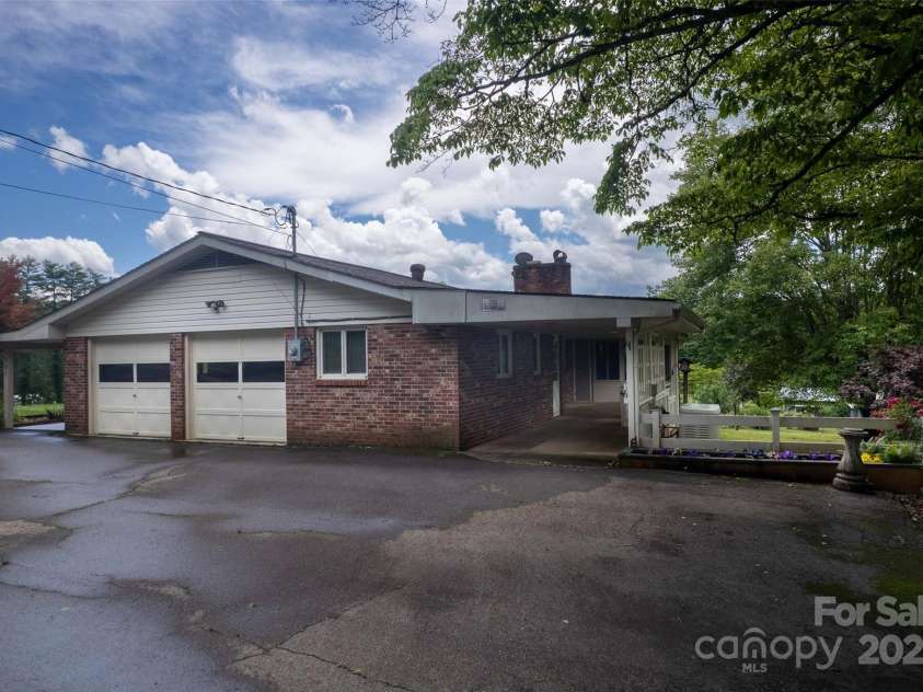 331 Ela Heights Road, Whittier, NC 28789.  MLS# CAR4259769, YatesRealty ID 13118. 