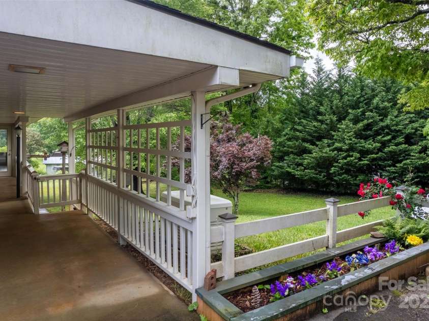 331 Ela Heights Road, Whittier, NC 28789.  MLS# CAR4259769, YatesRealty ID 13118. 