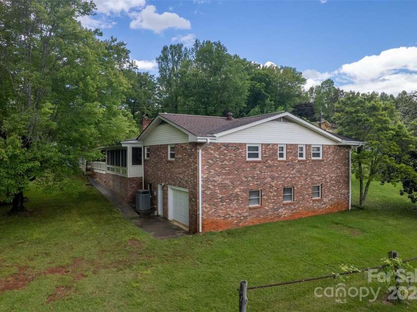 331 Ela Heights Road, Whittier, NC 28789.  MLS# CAR4259769, YatesRealty ID 13118. 