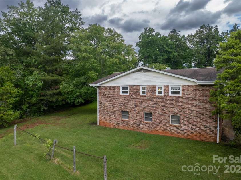 331 Ela Heights Road, Whittier, NC 28789.  MLS# CAR4259769, YatesRealty ID 13118. 