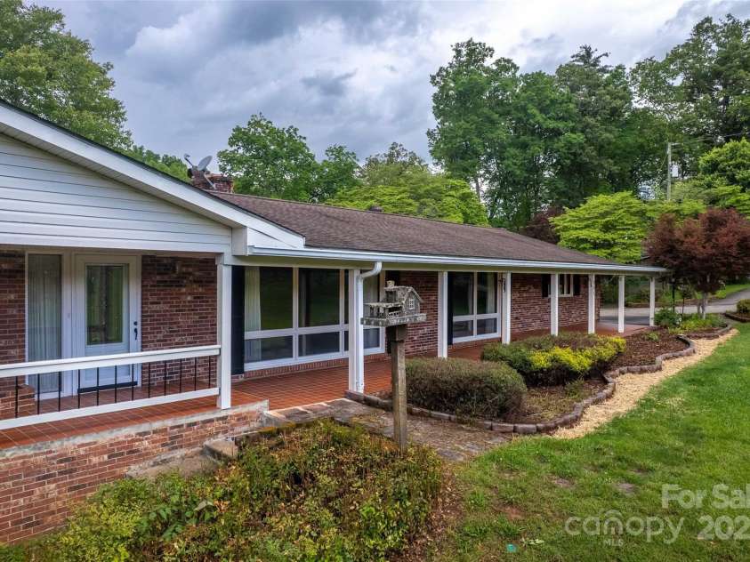 331 Ela Heights Road, Whittier, NC 28789.  MLS# CAR4259769, YatesRealty ID 13118. 