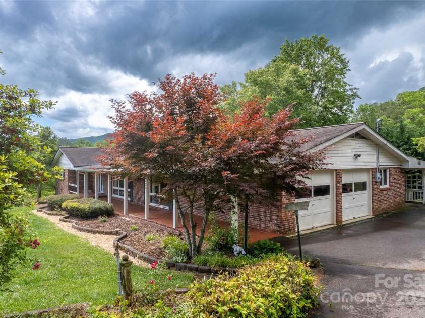 331 Ela Heights Road, Whittier, NC 28789.  MLS# CAR4259769, YatesRealty ID 13118. 