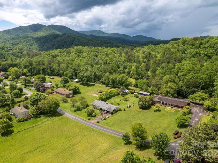 331 Ela Heights Road, Whittier, NC 28789.  MLS# CAR4259769, YatesRealty ID 13118. 