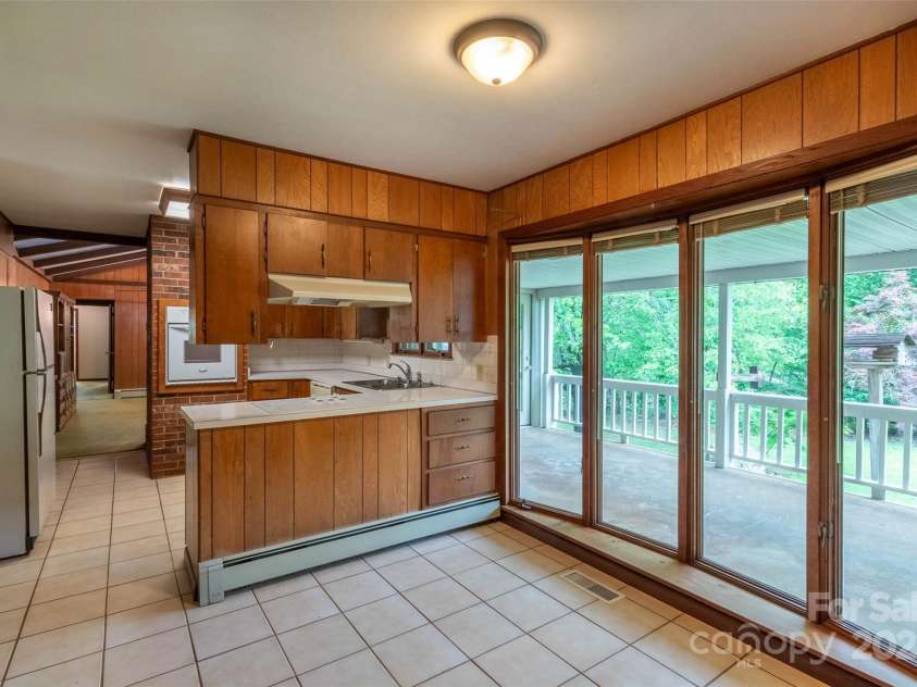 331 Ela Heights Road, Whittier, NC 28789.  MLS# CAR4259769, YatesRealty ID 13118. 