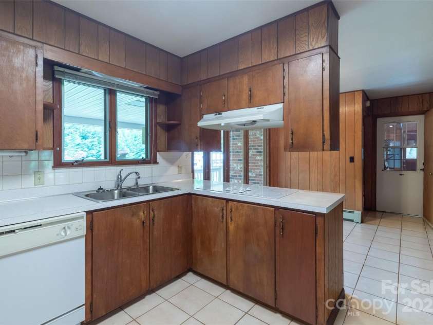 331 Ela Heights Road, Whittier, NC 28789.  MLS# CAR4259769, YatesRealty ID 13118. 