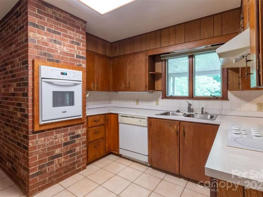 331 Ela Heights Road, Whittier, NC 28789.  MLS# CAR4259769, YatesRealty ID 13118. 