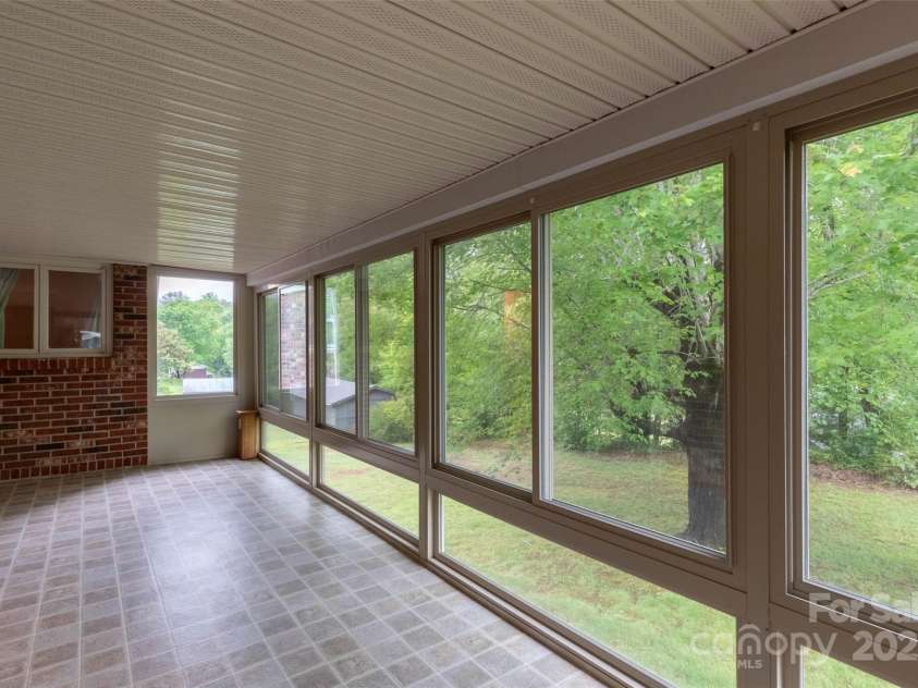 331 Ela Heights Road, Whittier, NC 28789.  MLS# CAR4259769, YatesRealty ID 13118. 