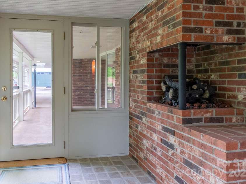 331 Ela Heights Road, Whittier, NC 28789.  MLS# CAR4259769, YatesRealty ID 13118. 