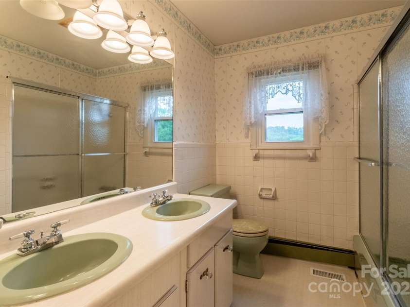 331 Ela Heights Road, Whittier, NC 28789.  MLS# CAR4259769, YatesRealty ID 13118. 