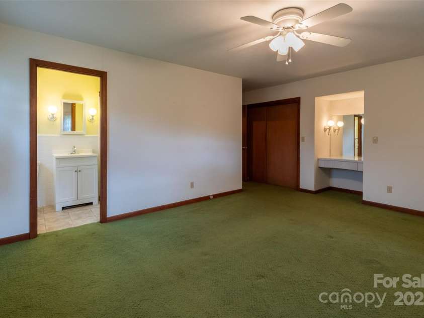 331 Ela Heights Road, Whittier, NC 28789.  MLS# CAR4259769, YatesRealty ID 13118. 