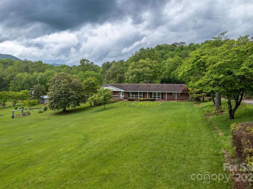 331 Ela Heights Road, Whittier, NC 28789.  MLS# CAR4259769, YatesRealty ID 13118. 