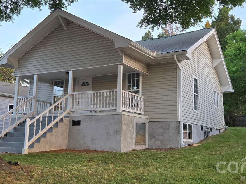 227 B Street, Newton, NC 28658.  MLS# CAR4371674, YatesRealty ID 13119. 