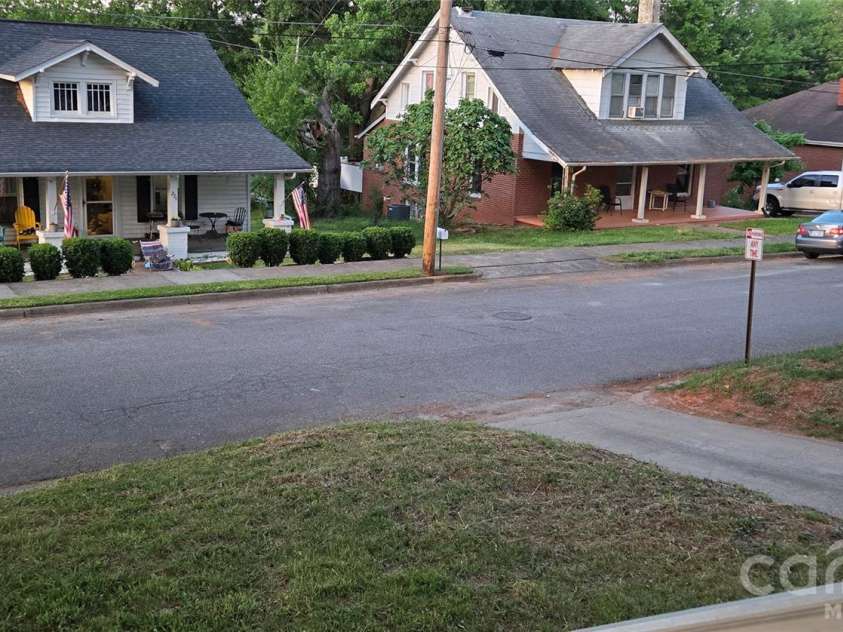 227 B Street, Newton, NC 28658.  MLS# CAR4371674, YatesRealty ID 13119. 