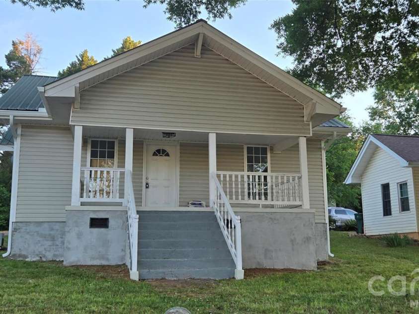 227 B Street, Newton, NC 28658.  MLS# CAR4371674, YatesRealty ID 13119. 