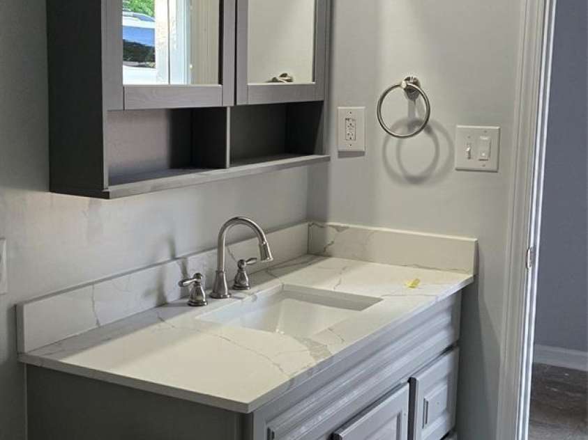 227 B Street, Newton, NC 28658.  MLS# CAR4371674, YatesRealty ID 13119. Main Bathroom