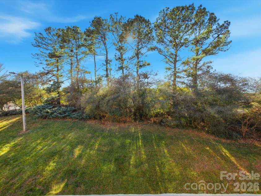 6146 Meadow Rose Lane, Charlotte, NC 28215.  MLS# CAR4333078, YatesRealty ID 1312. 