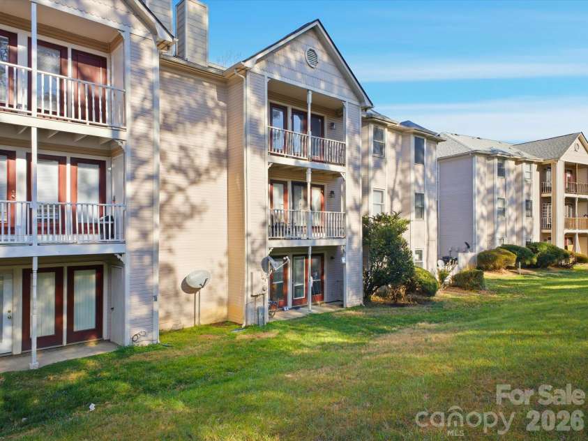 6146 Meadow Rose Lane, Charlotte, NC 28215.  MLS# CAR4333078, YatesRealty ID 1312. 