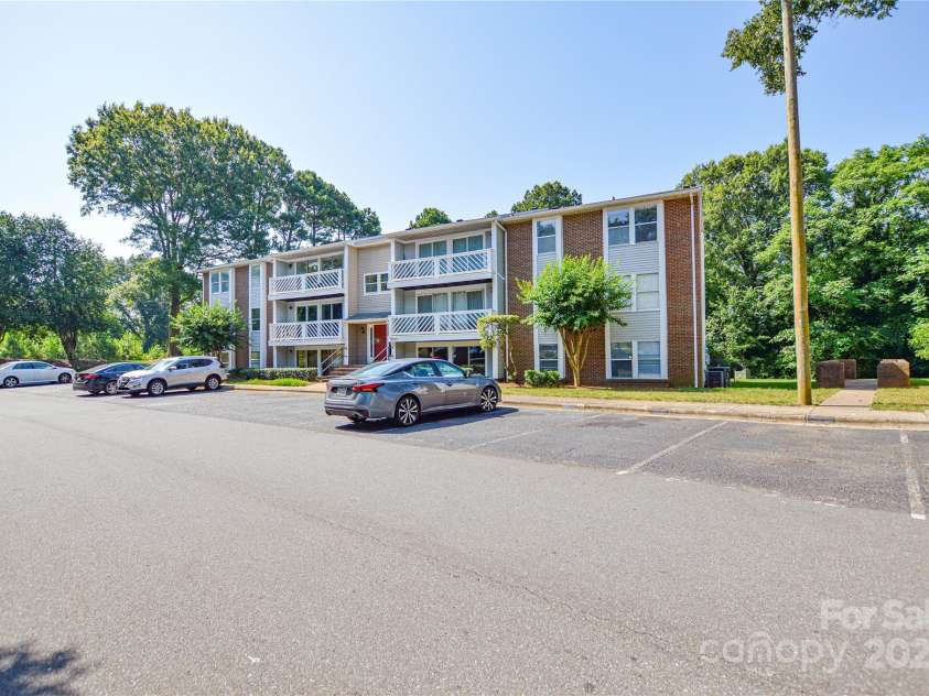9325 Old Concord Road, Charlotte, NC 28213.  MLS# CAR4276342, YatesRealty ID 13120. 