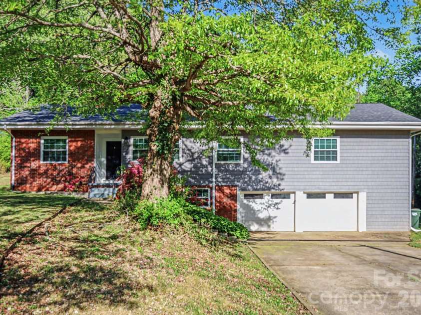 2330 18th Street, Hickory, NC 28601.  MLS# CAR4368810, YatesRealty ID 13121. 