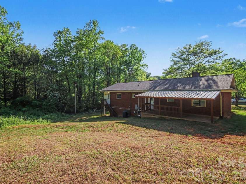 2330 18th Street, Hickory, NC 28601.  MLS# CAR4368810, YatesRealty ID 13121. 
